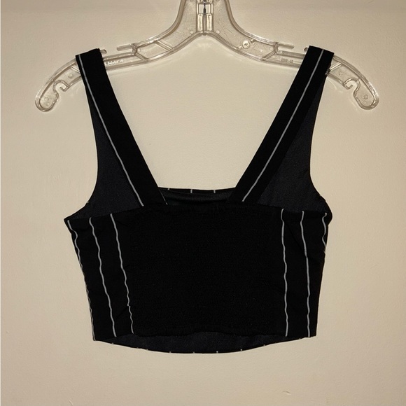 H&M Divided Black & White Cropped Striped Patterned Tank Top (Size 2) - Picture 5 of 6